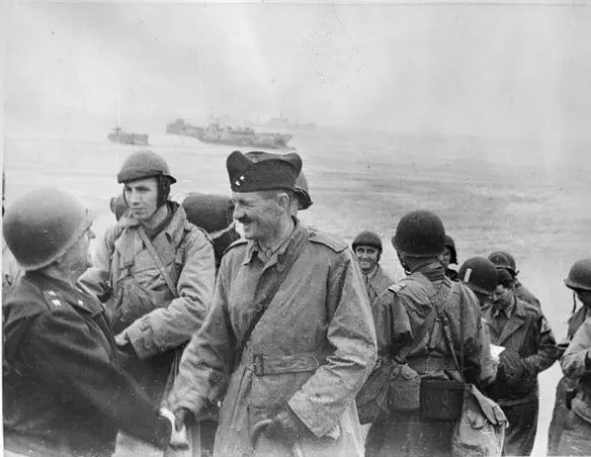 Arrivée du général Leclerc, commandant de la 2e division b
