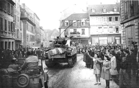 9 février 1945, les Alliés entrent dans Colmar après le départ des Allemands