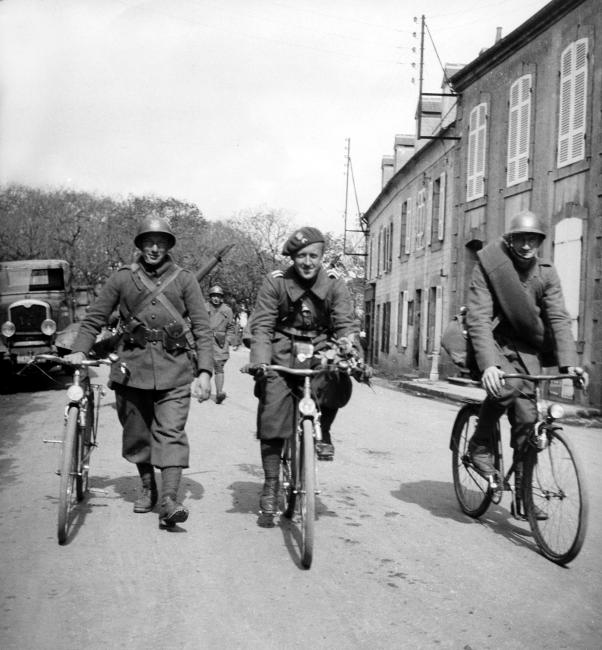 Soldats polonais à Saint-Renan (Finistère) avant leur départ pour Narvik, en Norvège, avril 1940 (Fonds du comité d’histoire de la Seconde Guerre mondiale).