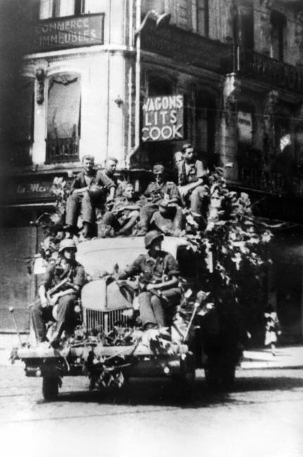 Libération de Lyon. Le départ des Allemands. Ils s'en vont.