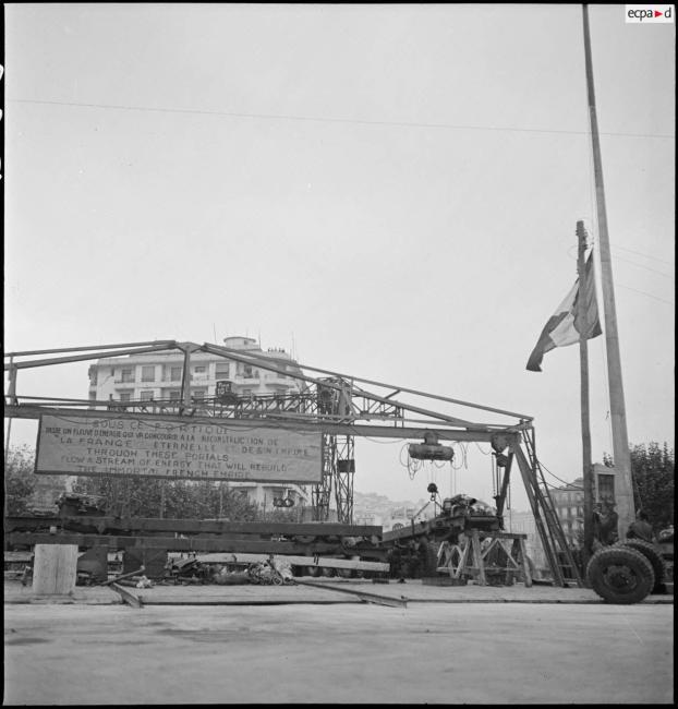 Portique de construction américain à Alger le 29 avril 1943